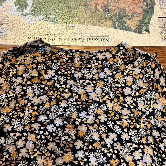 Volcom top - Picture 5 of 6